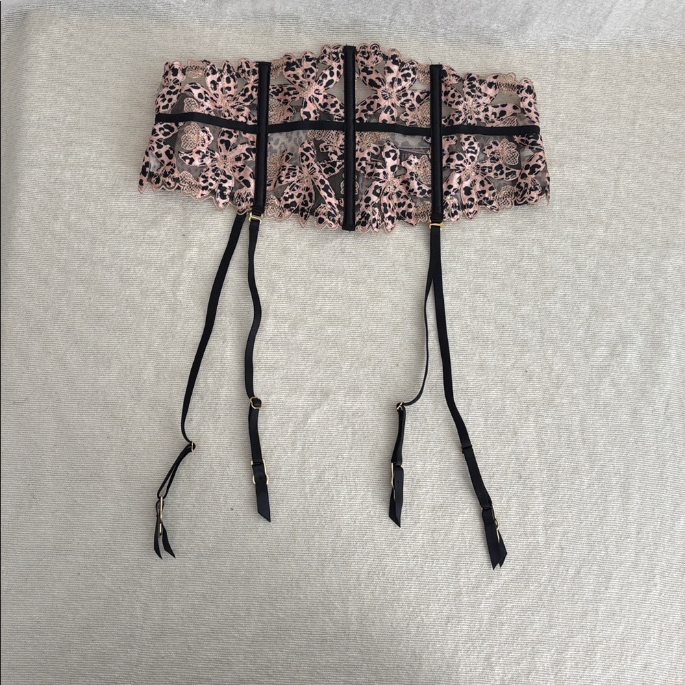 Victoria’s Secret VS Very Sexy Cinch Waist Garter Belt